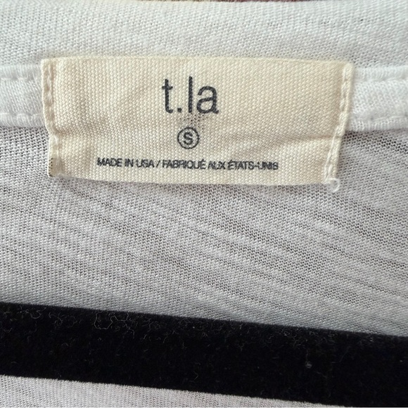 Anthropologie T.La Lars Classic V-Neck Tee - Picture 13 of 17